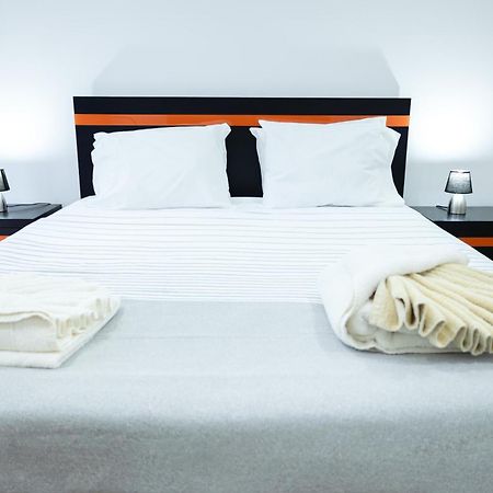 Avenida House 1 Hotel ปอนตาเดลกาดา ภายนอก รูปภาพ
