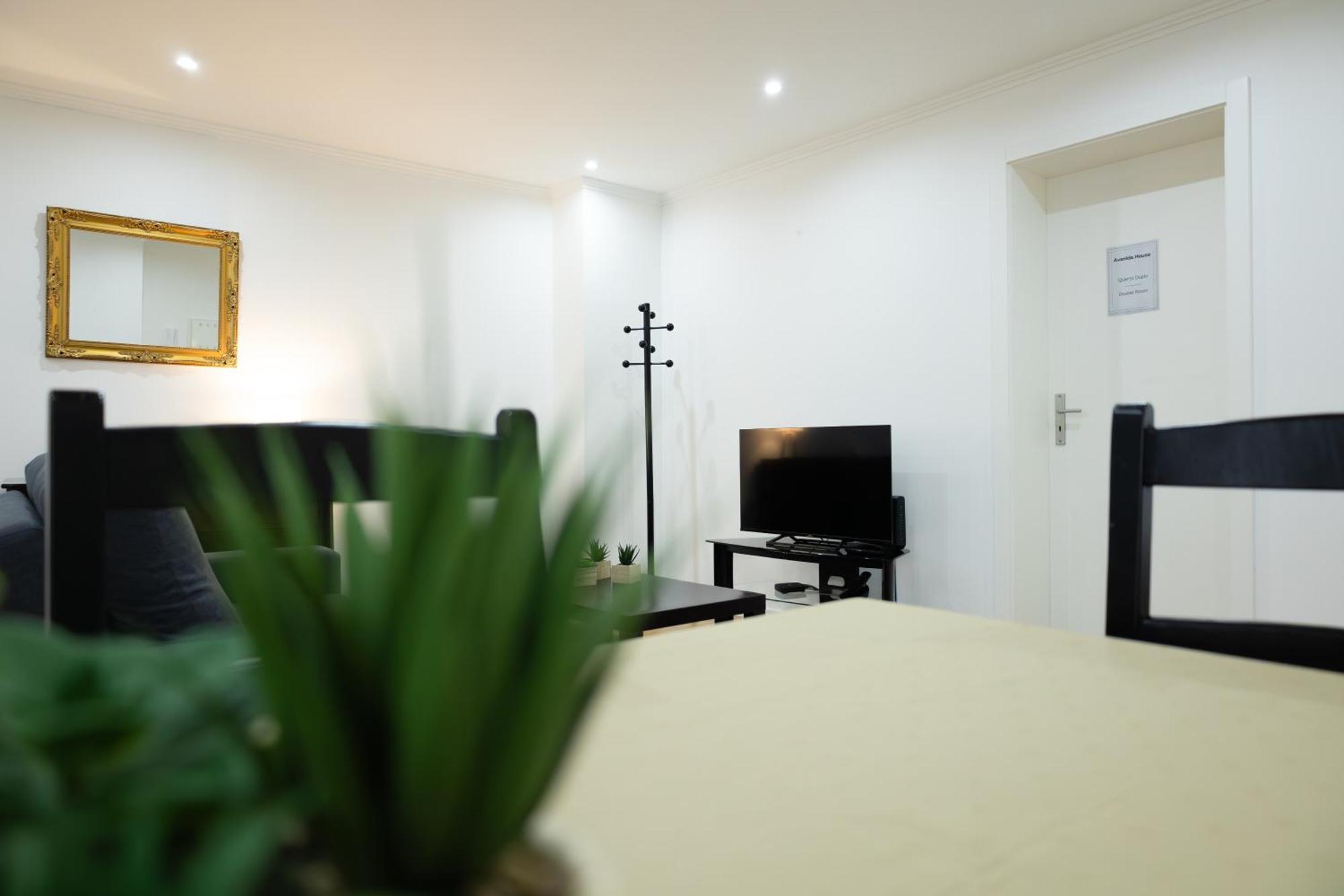 Avenida House 1 Hotel ปอนตาเดลกาดา ภายนอก รูปภาพ